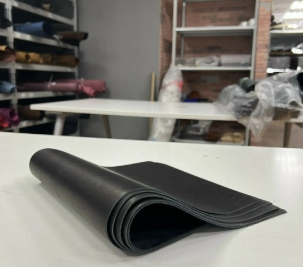 Кожа форматами (Краст черный), 1.2-1.6 мм, без финиша, формат А2, А3, А4