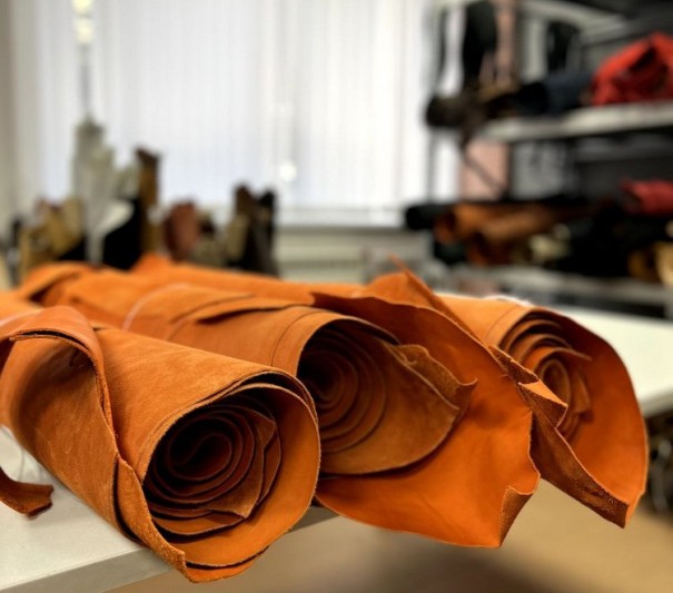 Краст X1  (Оранжевый) 1.2-1.6 мм, без финиша, средний размер 180-200 дм²